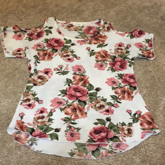 Free Kisses Tops - 🌈(2 for $20) Cold shoulder top